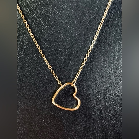 🎉Host Pick🎉 14k Gold Plated Dainty Heart Necklace - Picture 4 of 15